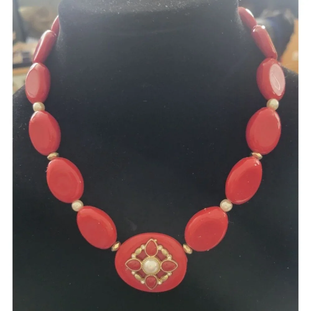 Vintage 1980's Chunky Red Statement Necklace Avon NRT Faux Pearl 3" Extender - Picture 2 of 9